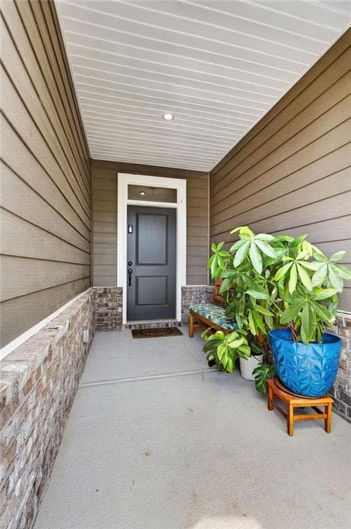 3 bedroom, 2 bathroom, 2,114 sq ft single family residence for sale at 1173 Burlington Court, Mcdonough, GA 30253 — photo 3
