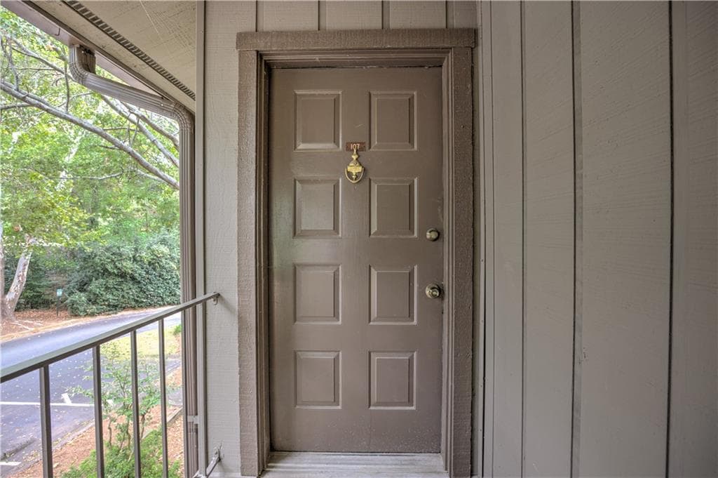 2 bedroom, 2 bathroom, 1,320 sq ft condominium for sale at 107 Cedar Court, Marietta, GA 30067 — photo 3