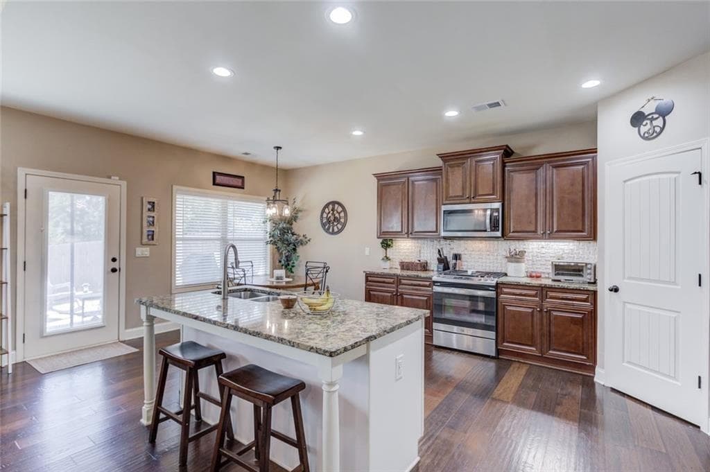4 bedroom, 3 bathroom, 2,821 sq ft single family residence for sale at 5601 Creek Dale, Buford, GA 30518 — photo 9