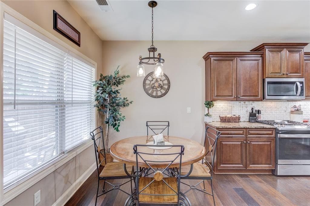 4 bedroom, 3 bathroom, 2,821 sq ft single family residence for sale at 5601 Creek Dale, Buford, GA 30518 — photo 10