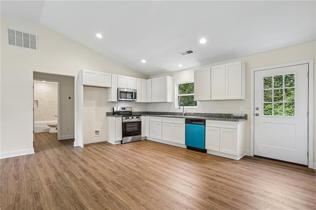 3 bedroom, 2 bathroom, 1,185 sq ft single family residence for sale at 179 Ambrose Drive, Jasper, GA 30143 — photo 4