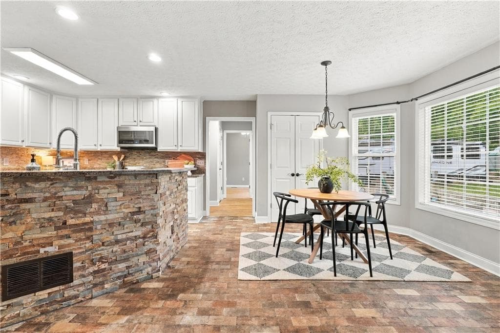 4 bedroom, 3 bathroom, 2,517 sq ft single family residence for sale at 1343 Windsor Glen Drive, Douglasville, GA 30134 — photo 10