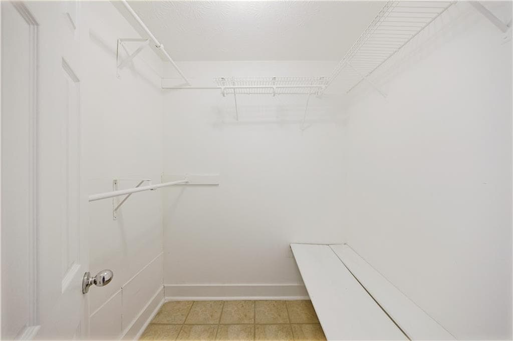 1 bedroom, 1 bathroom, 859 sq ft condominium for sale at 303 Summit North Drive, Atlanta, GA 30324 — photo 5