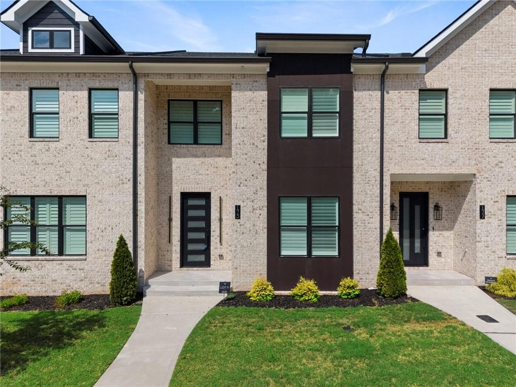4 bedroom, 3 bathroom, 1,748 sq ft townhouse for rent at 173 Brush Creek Court, Stockbridge, GA 30281 for $2,995 a month — photo 2