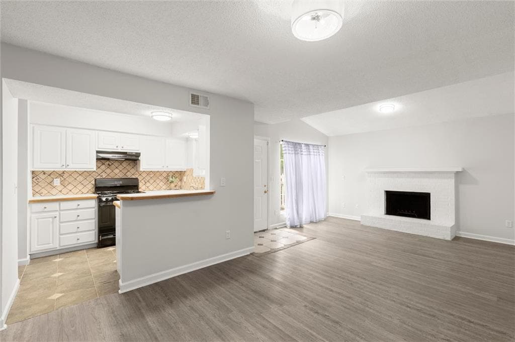 2 bedroom, 2 bathroom, 1,162 sq ft condominium for sale at 573 Picketts Bend Court, Marietta, GA 30008 — photo 6