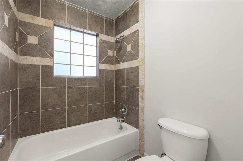 2 bedroom, 2 bathroom, 1,162 sq ft condominium for sale at 573 Picketts Bend Court, Marietta, GA 30008 — photo 8