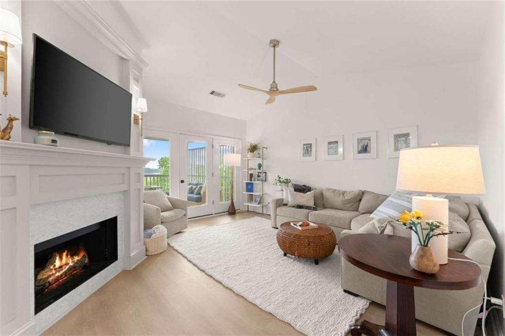 2 bedroom, 2 bathroom, 1,437 sq ft condominium for sale at 2300 Habersham Marina Road 302, Cumming, GA 30041 — photo 4