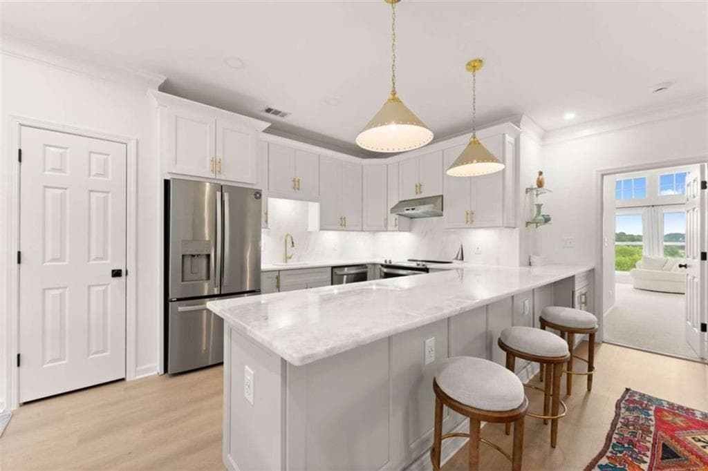 2 bedroom, 2 bathroom, 1,437 sq ft condominium for sale at 2300 Habersham Marina Road 302, Cumming, GA 30041 — photo 8