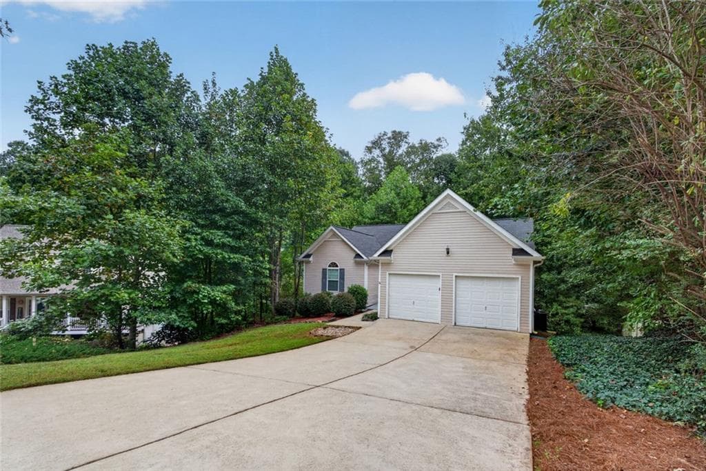 3 bedroom, 2 bathroom, 3,202 sq ft single family residence for sale at 17 Mitchell Drive, Hiram, GA 30141 — photo 2