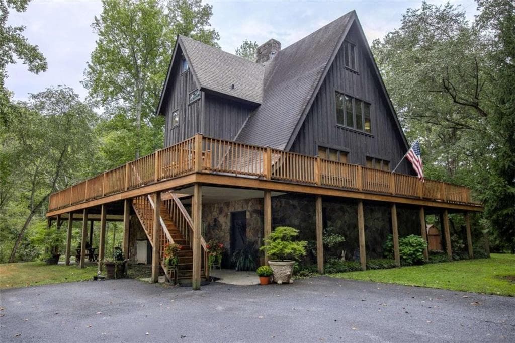 4 bedroom, 3 bathroom, 2,983 sq ft single family residence for sale at 525 Riverside Drive, East Ellijay, GA 30540
