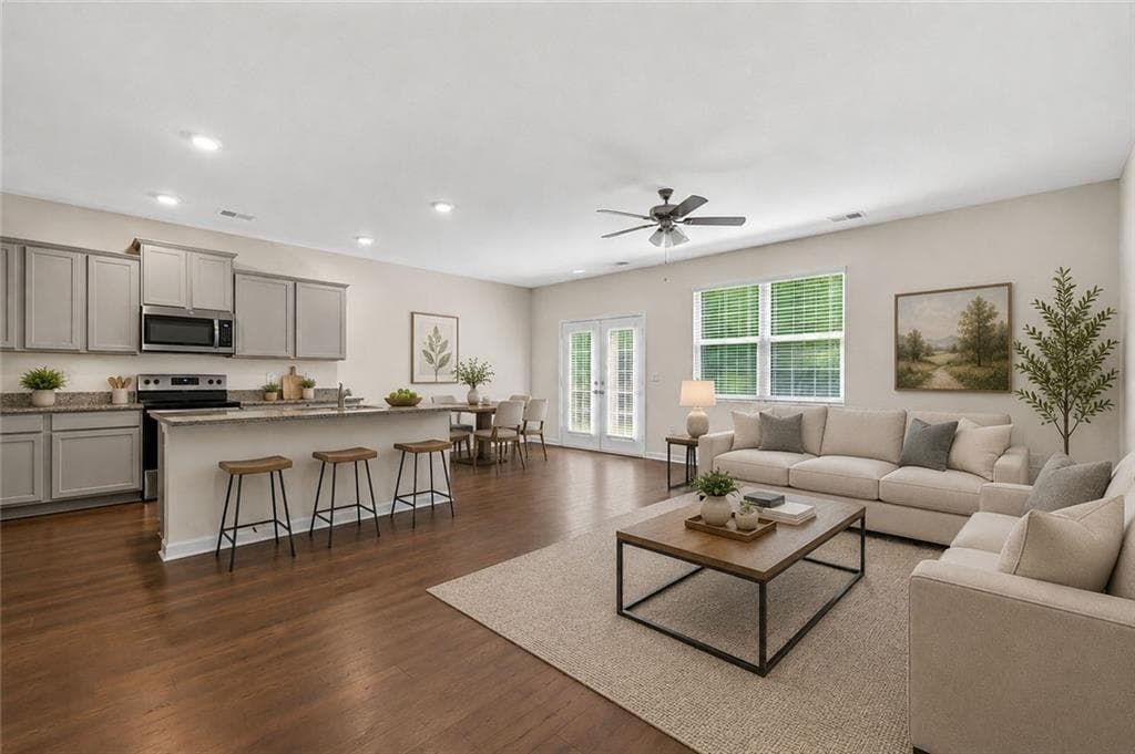 3 bedroom, 3 bathroom, 1,968 sq ft townhouse for sale at 174 Hampton Circle, Mcdonough, GA 30253 — photo 3