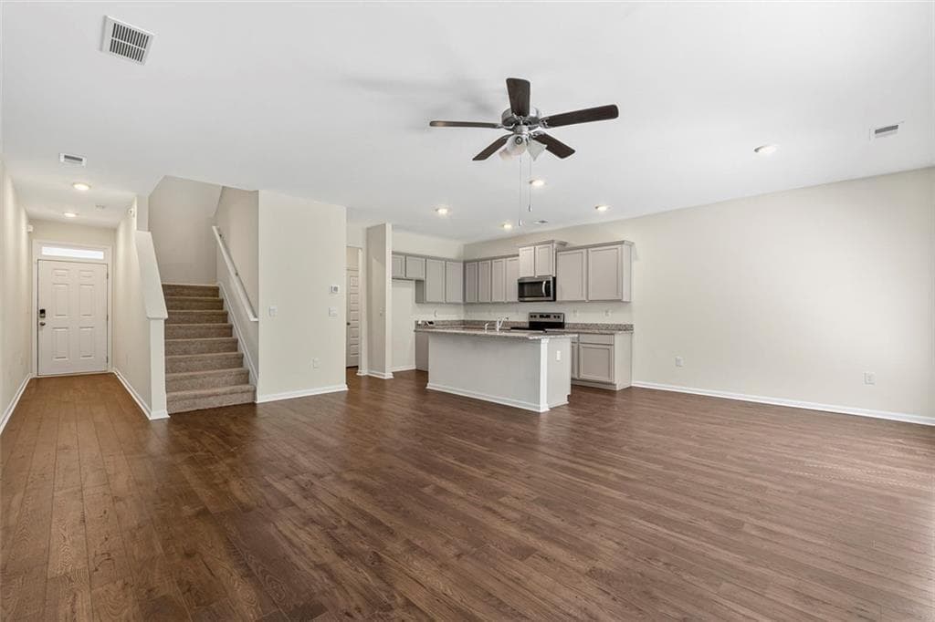 3 bedroom, 3 bathroom, 1,968 sq ft townhouse for sale at 174 Hampton Circle, Mcdonough, GA 30253 — photo 9