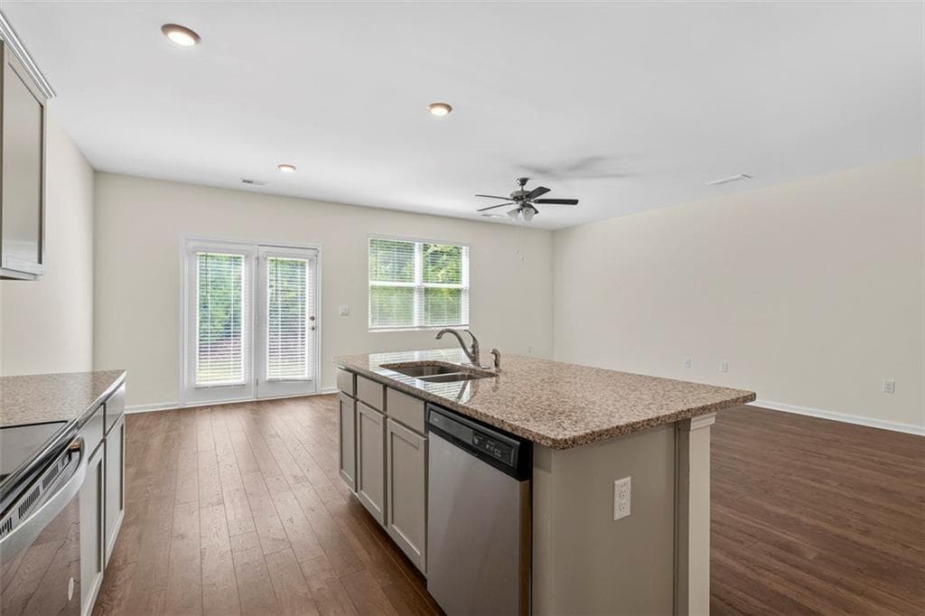 3 bedroom, 3 bathroom, 1,968 sq ft townhouse for sale at 174 Hampton Circle, Mcdonough, GA 30253 — photo 10
