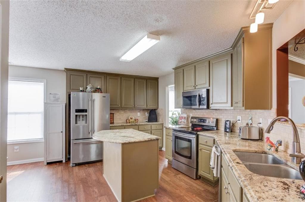 3 bedroom, 2 bathroom, 2,074 sq ft single family residence for sale at 720 Overlook Drive, Winder, GA 30680 — photo 10