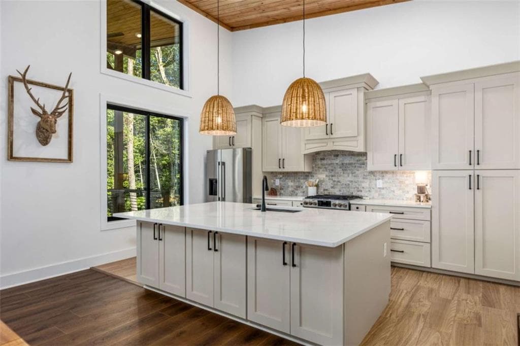 4 bedroom, 3 bathroom, 3,920 sq ft single family residence for sale at 135 Hannah Way, Ellijay, GA 30540 — photo 5
