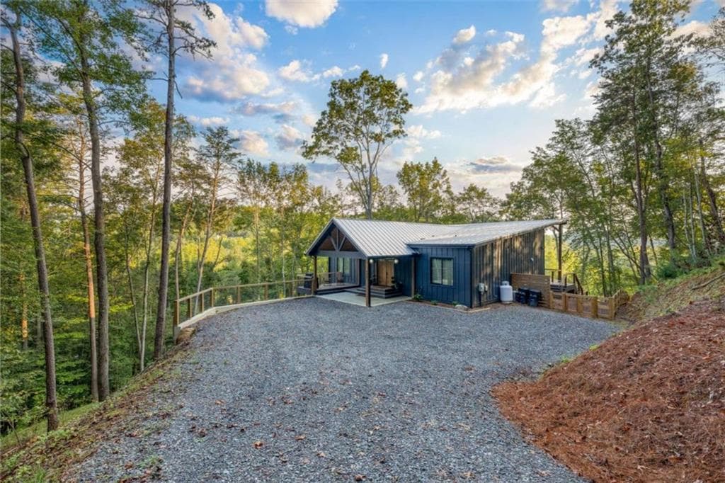 4 bedroom, 3 bathroom, 3,920 sq ft single family residence for sale at 135 Hannah Way, Ellijay, GA 30540 — photo 8