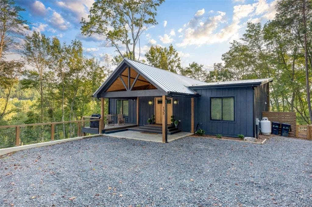 4 bedroom, 3 bathroom, 3,920 sq ft single family residence for sale at 135 Hannah Way, Ellijay, GA 30540 — photo 9