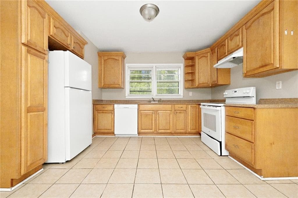 3 bedroom, 2 bathroom, 1,100 sq ft single family residence for rent at 3945 Camellia Trail, Conley, GA 30288 for $1,535 a month — photo 2