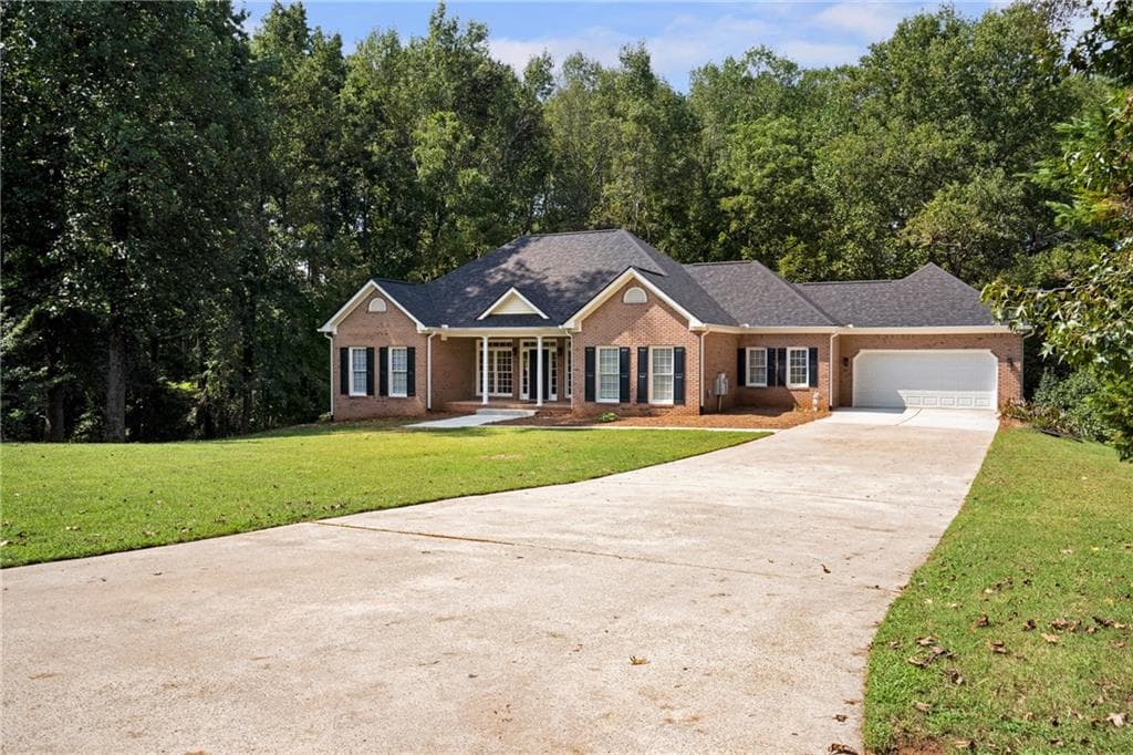 4 bedroom, 4 bathroom, 2,316 sq ft single family residence for sale at 759 stoneview Drive, Hoschton, GA 30548 — photo 1 of 37