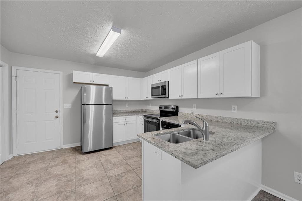 4 bedroom, 3 bathroom, 2,298 sq ft single family residence for sale at 1450 Timber Walk Drive, Loganville, GA 30052 — photo 6