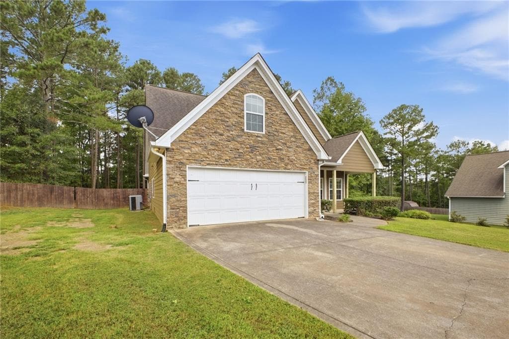 4 bedroom, 3 bathroom, 2,422 sq ft single family residence for sale at 10 Susanne Court, Rome, GA 30165 — photo 4
