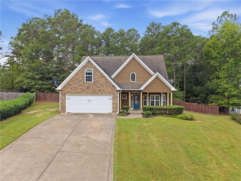 4 bedroom, 3 bathroom, 2,422 sq ft single family residence for sale at 10 Susanne Court, Rome, GA 30165 — photo 2