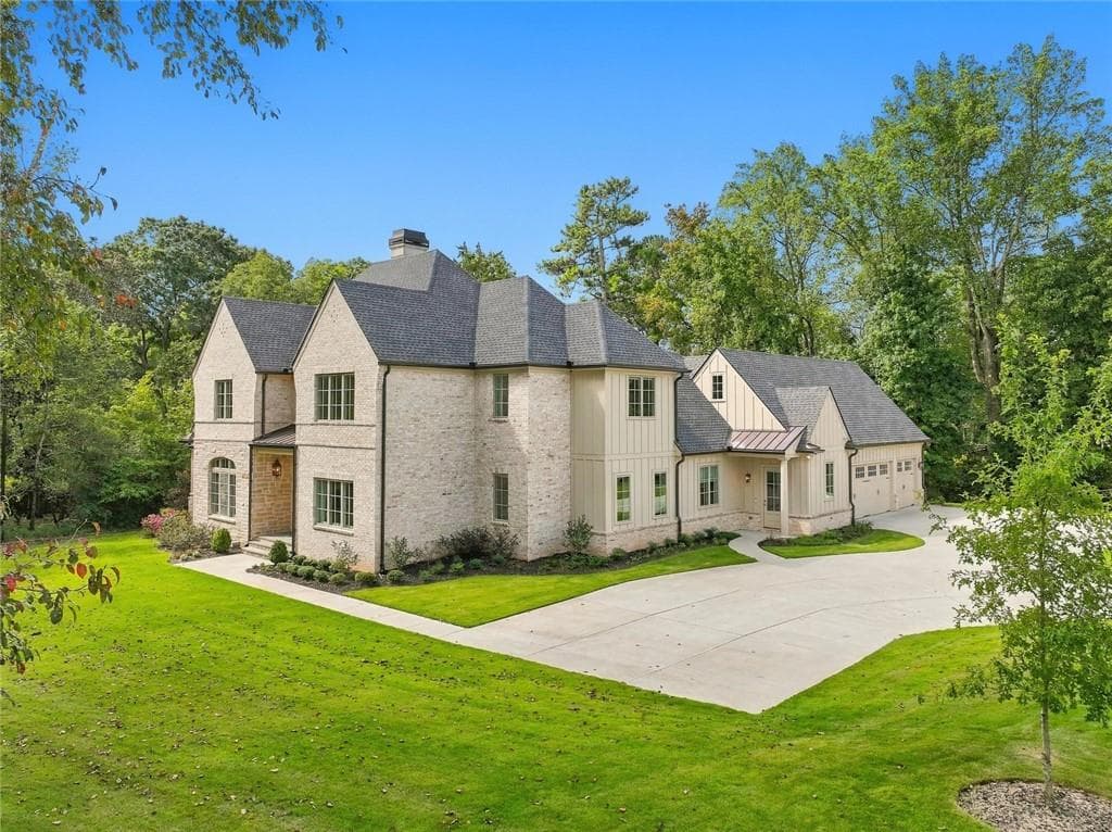 6 bedroom, 7 bathroom, 7,000 sq ft single family residence for sale at 5310 Northland Drive, Sandy Springs, GA 30342 — photo 2