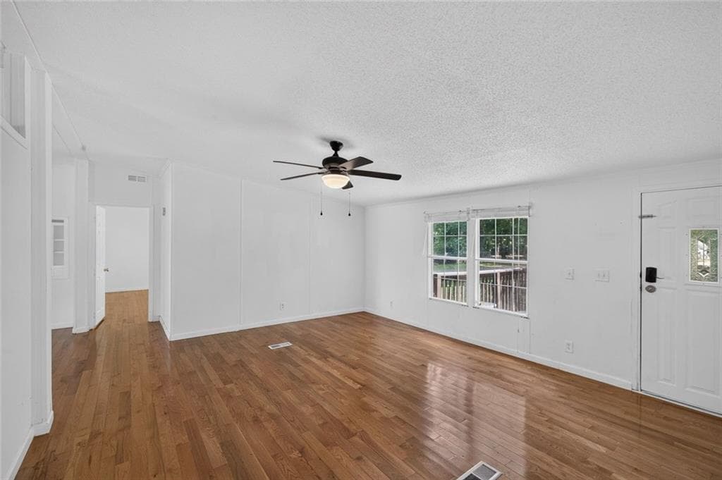 4 bedroom, 2 bathroom, 2,432 sq ft single family residence for sale at 133 Garden Ridge Drive, Carrollton, GA 30116 — photo 5