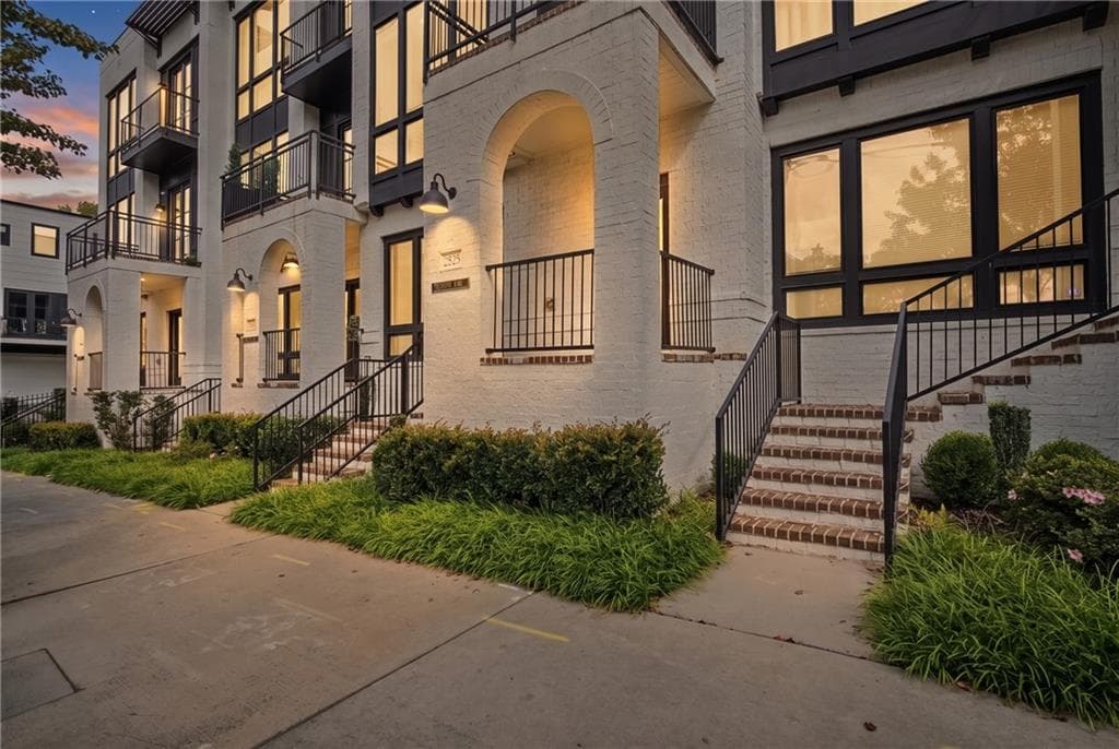 3 bedroom, 4 bathroom, 2,730 sq ft townhouse for sale at 2528 Appleden Place 9, Atlanta, GA 30319 — photo 2
