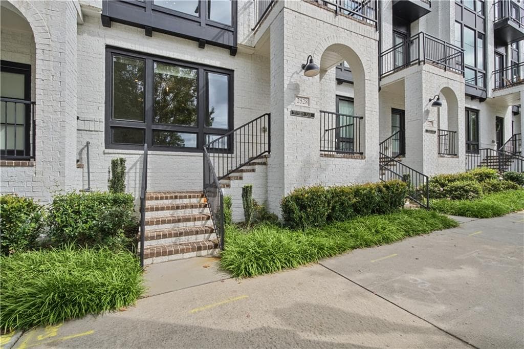 3 bedroom, 4 bathroom, 2,730 sq ft townhouse for sale at 2528 Appleden Place 9, Atlanta, GA 30319 — photo 4