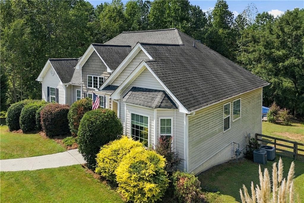 3 bedroom, 2 bathroom, 2,134 sq ft single family residence for sale at 107 Nelson Ridge Drive, Ball Ground, GA 30107 — photo 3