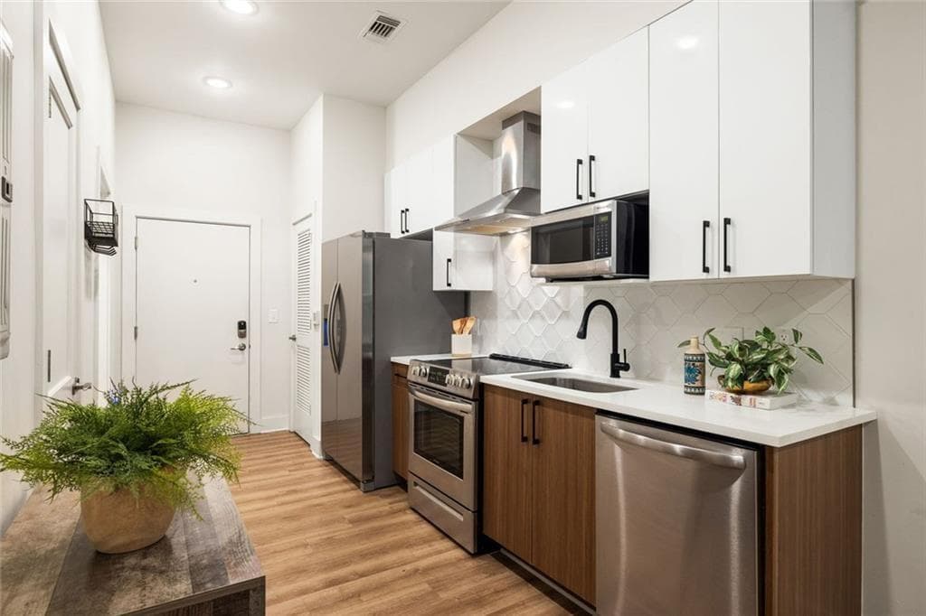 1 bedroom, 1 bathroom, 403 sq ft condominium for sale at 112 Rogers Street 202, Atlanta, GA 30317 — photo 4