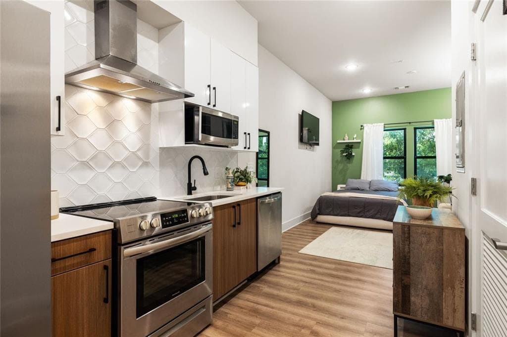 1 bedroom, 1 bathroom, 403 sq ft condominium for sale at 112 Rogers Street 202, Atlanta, GA 30317 — photo 6
