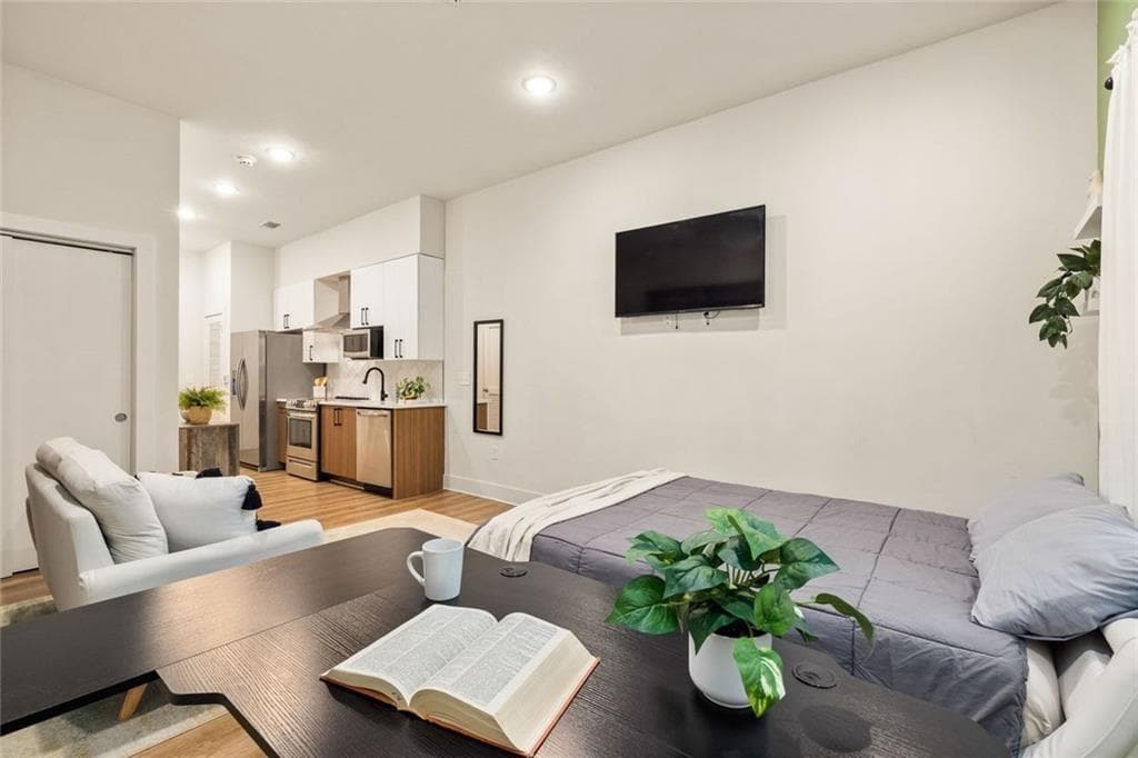 1 bedroom, 1 bathroom, 403 sq ft condominium for sale at 112 Rogers Street 202, Atlanta, GA 30317 — photo 8