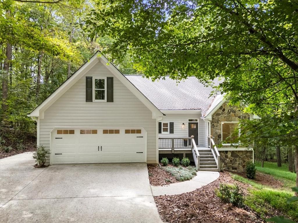 3 bedroom, 3 bathroom, 2,001 sq ft single family residence for sale at 3355 Hopewell Chase Drive, Alpharetta, GA 30004