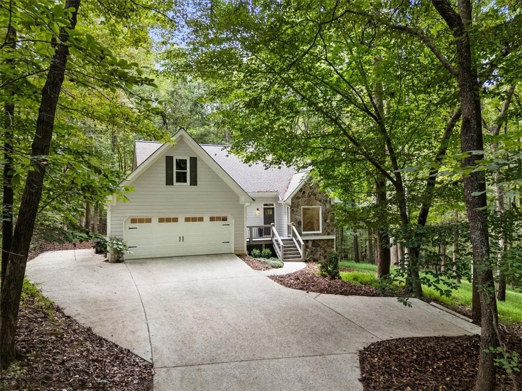 3 bedroom, 3 bathroom, 2,001 sq ft single family residence for sale at 3355 Hopewell Chase Drive, Alpharetta, GA 30004 — photo 2