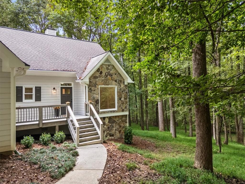3 bedroom, 3 bathroom, 2,001 sq ft single family residence for sale at 3355 Hopewell Chase Drive, Alpharetta, GA 30004 — photo 3