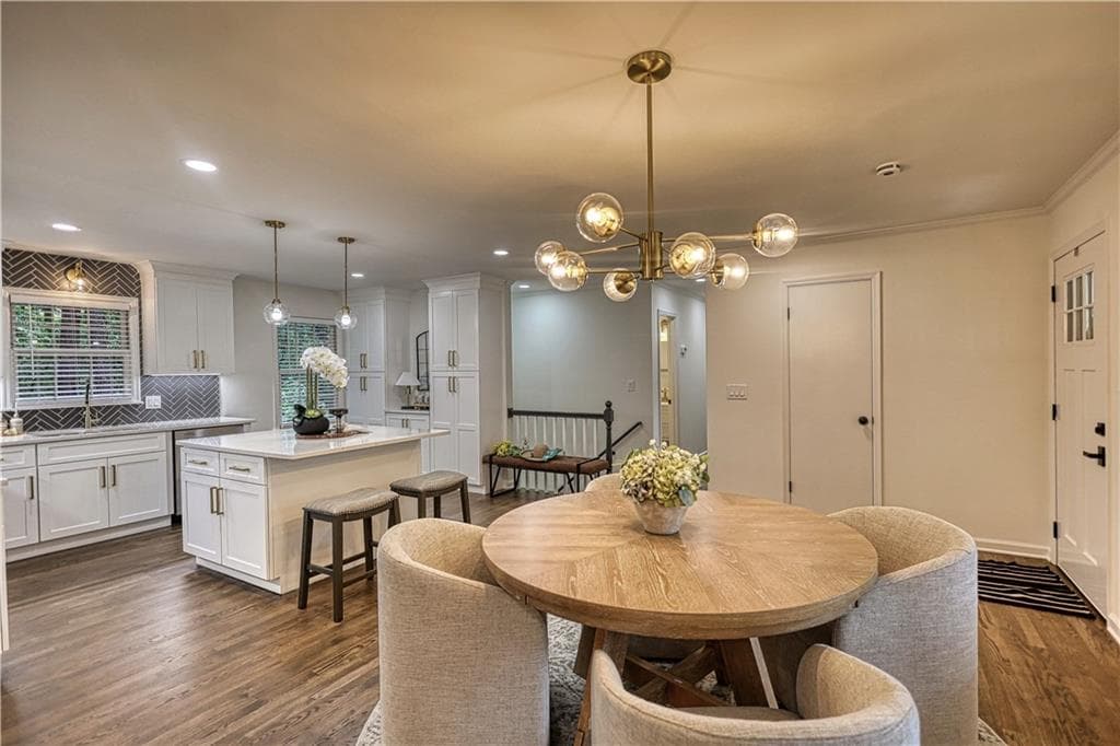 6 bedroom, 3 bathroom, 2,425 sq ft single family residence for sale at 1720 Aleta Drive, Marietta, GA 30066 — photo 3