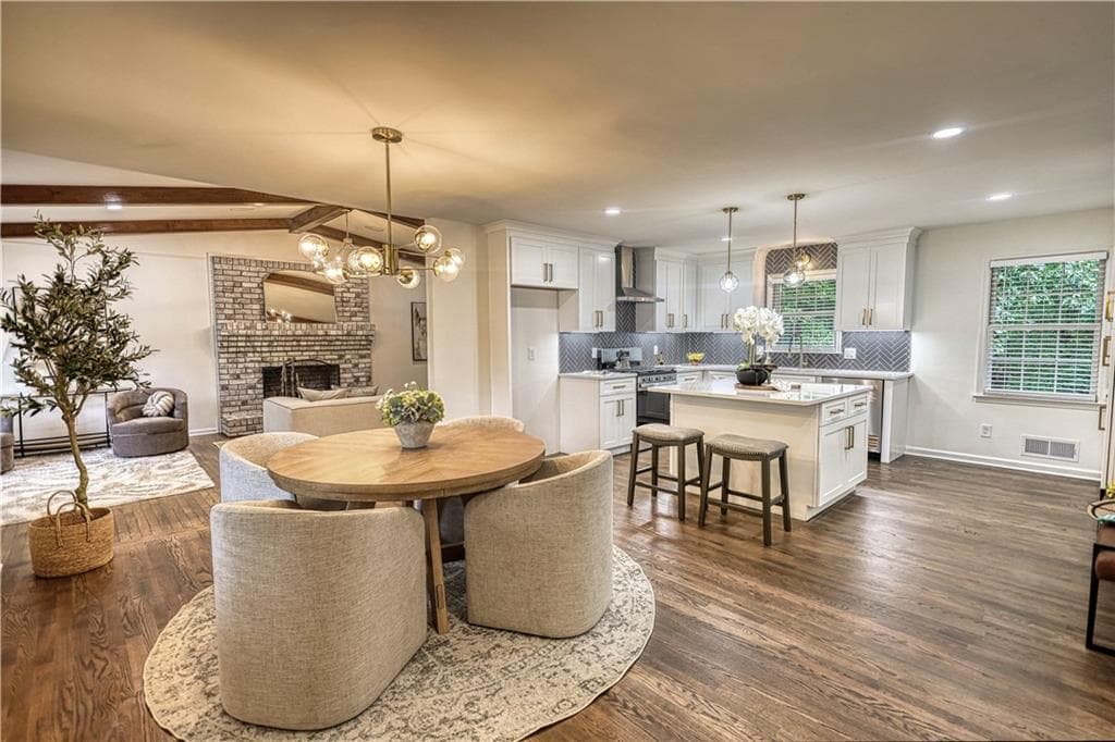6 bedroom, 3 bathroom, 2,425 sq ft single family residence for sale at 1720 Aleta Drive, Marietta, GA 30066 — photo 2