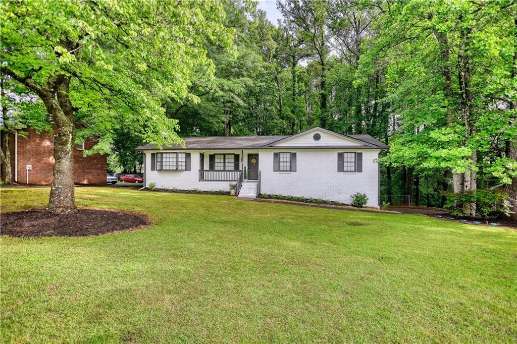 6 bedroom, 3 bathroom, 2,425 sq ft single family residence for sale at 1720 Aleta Drive, Marietta, GA 30066 — photo 6