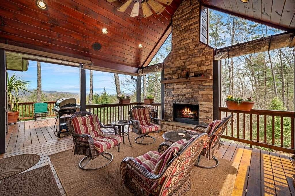 3 bedroom, 3 bathroom, 2,240 sq ft single family residence for sale at 267 Oasis Drive, Blue Ridge, GA 30513 — photo 4