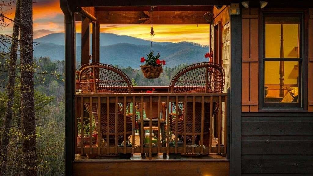 3 bedroom, 3 bathroom, 2,240 sq ft single family residence for sale at 267 Oasis Drive, Blue Ridge, GA 30513 — photo 6