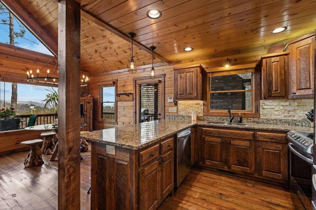 3 bedroom, 3 bathroom, 2,240 sq ft single family residence for sale at 267 Oasis Drive, Blue Ridge, GA 30513 — photo 9
