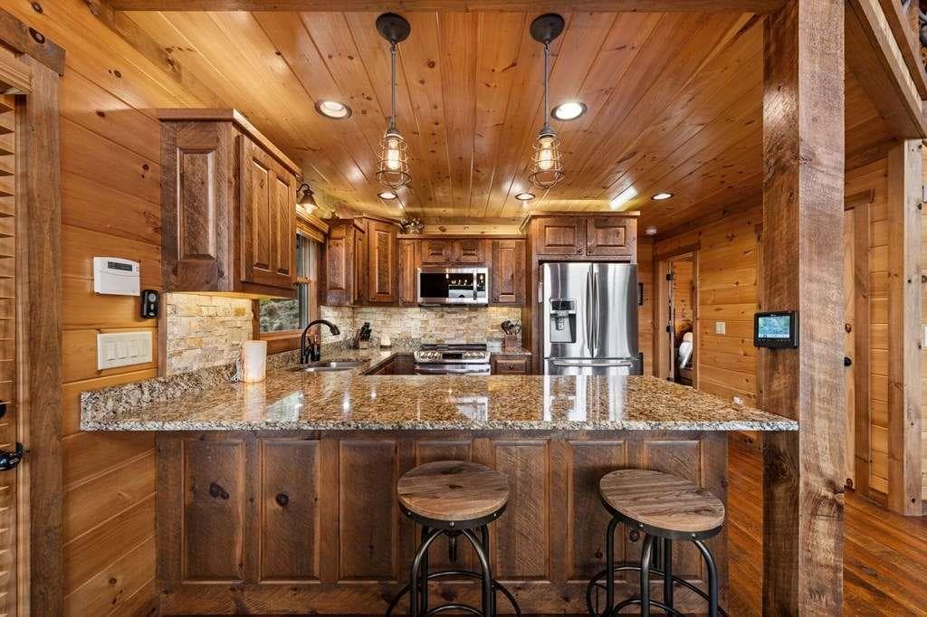 3 bedroom, 3 bathroom, 2,240 sq ft single family residence for sale at 267 Oasis Drive, Blue Ridge, GA 30513 — photo 10