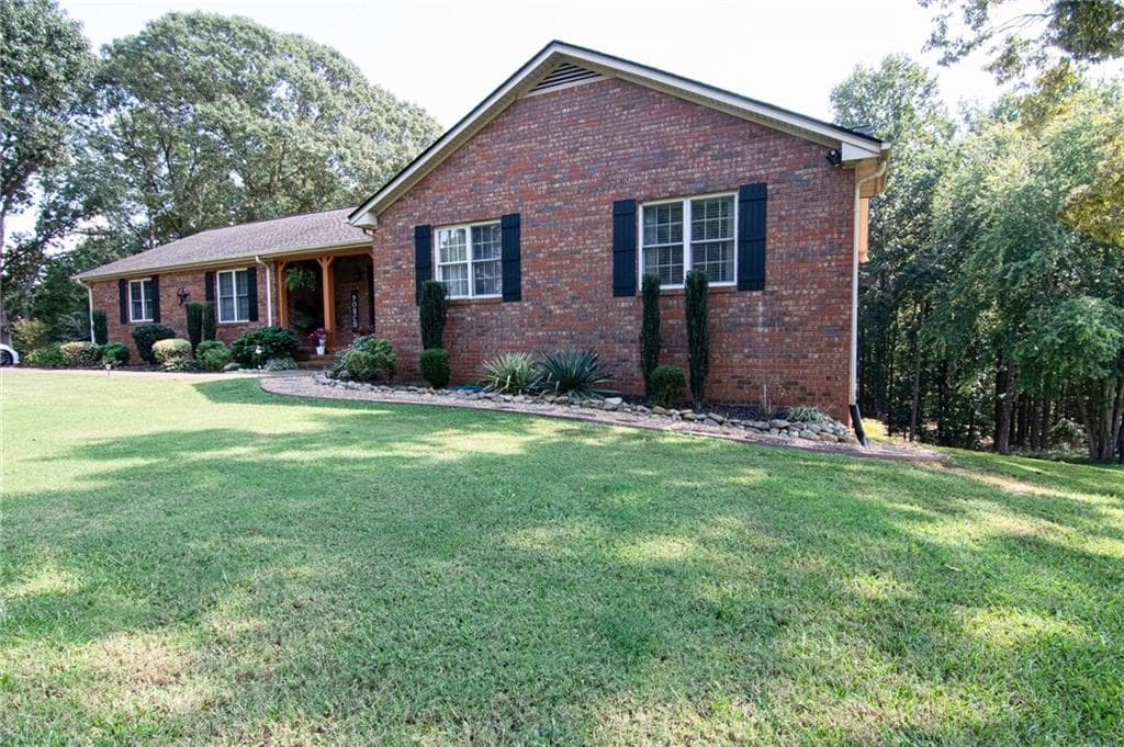 5 bedroom, 3 bathroom, 1,940 sq ft single family residence for sale at 2714 Dorsey Peek Road, Gainesville, GA 30507