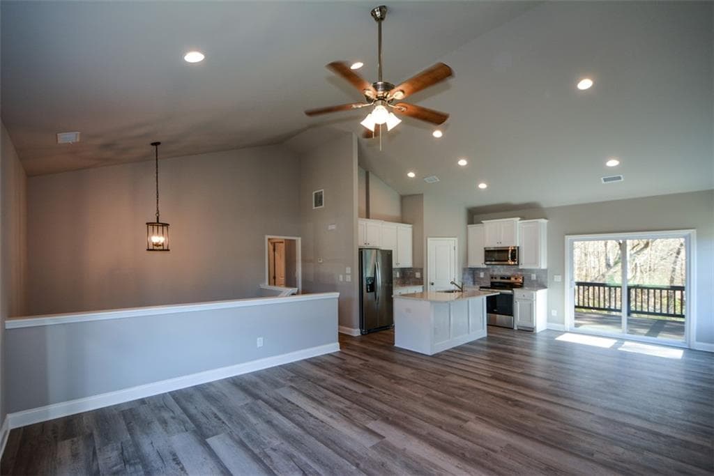 5 bedroom, 3 bathroom, 2,128 sq ft single family residence for rent at 1816 Jessica Way, Winder, GA 30680 for $2,400 a month — photo 9