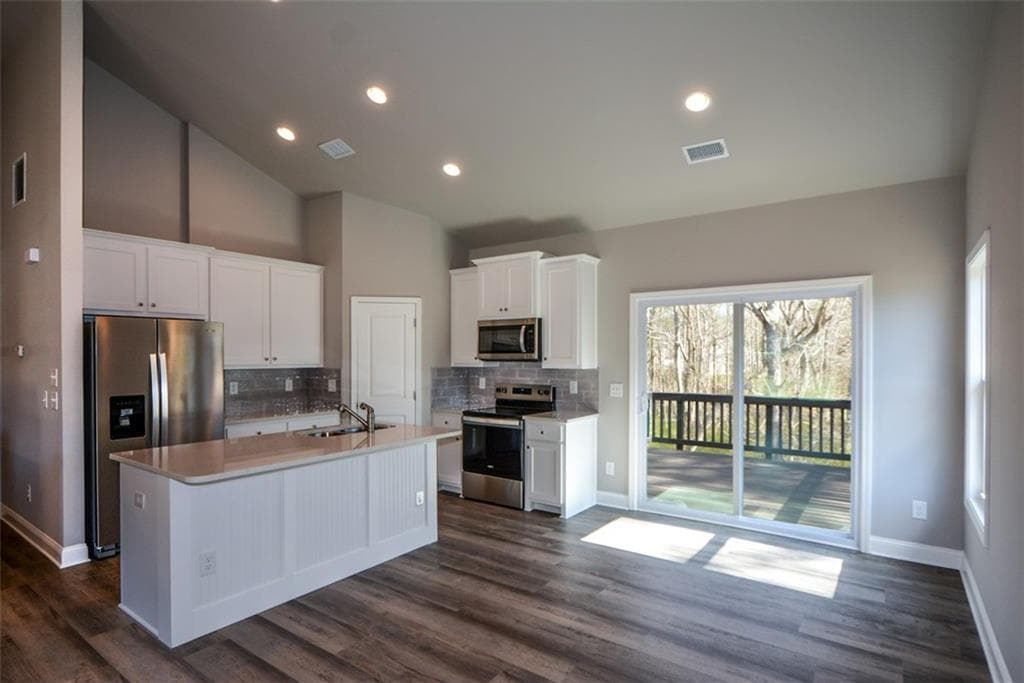 5 bedroom, 3 bathroom, 2,128 sq ft single family residence for rent at 1816 Jessica Way, Winder, GA 30680 for $2,400 a month — photo 10