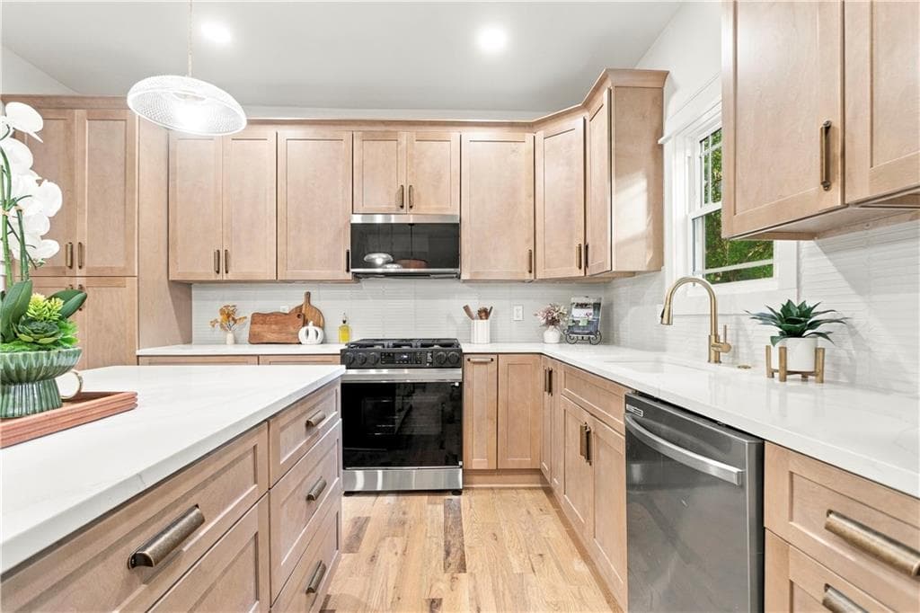 3 bedroom, 2 bathroom, 1,426 sq ft single family residence for sale at 804 Moreland Avenue, Atlanta, GA 30316 — photo 5