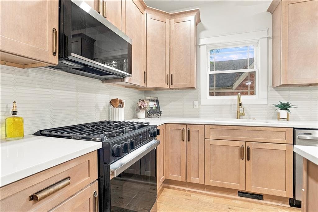 3 bedroom, 2 bathroom, 1,426 sq ft single family residence for sale at 804 Moreland Avenue, Atlanta, GA 30316 — photo 6