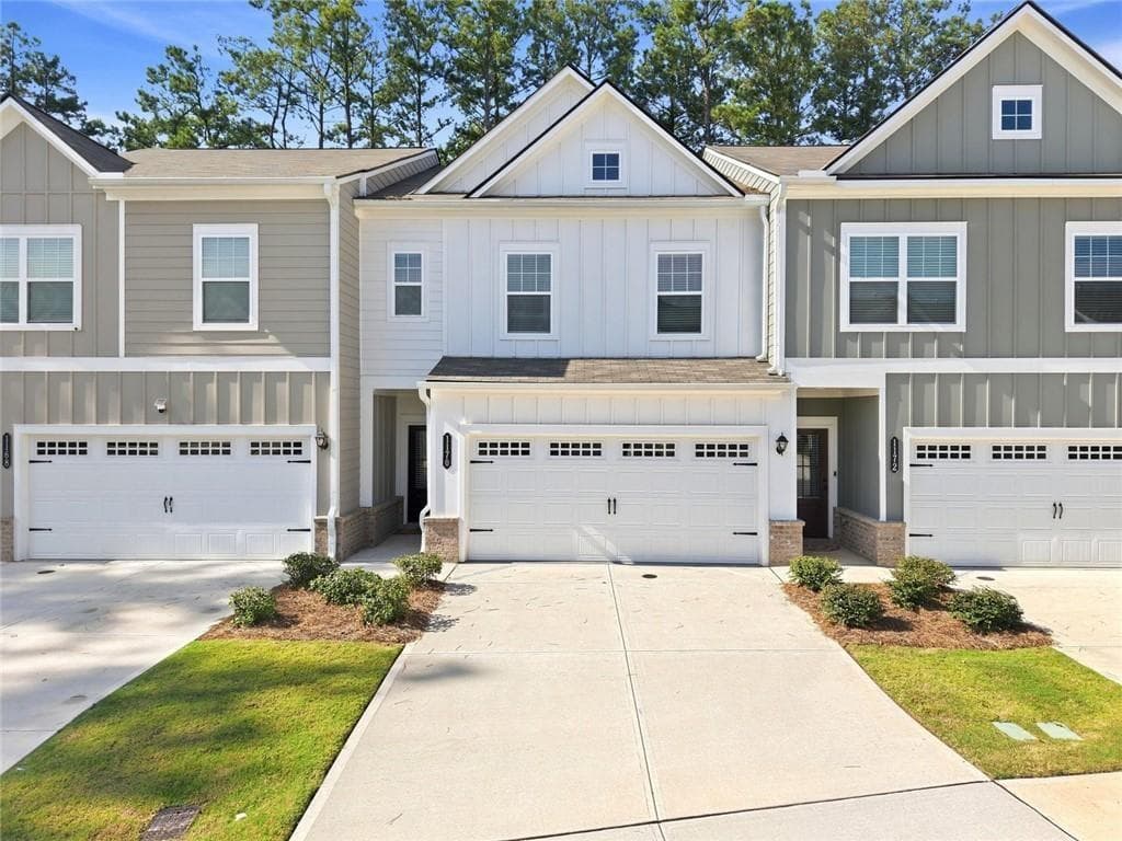 3 bedroom, 3 bathroom, 1,874 sq ft townhouse for sale at 1170 Chastain Drive, Sugar Hill, GA 30518 — photo 4